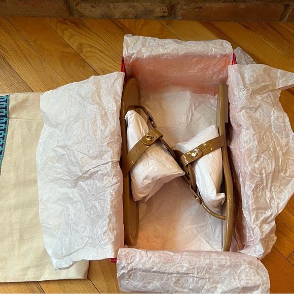 Tory Burch Tan Patent Leather Miller Sandals - Picture 11 of 13